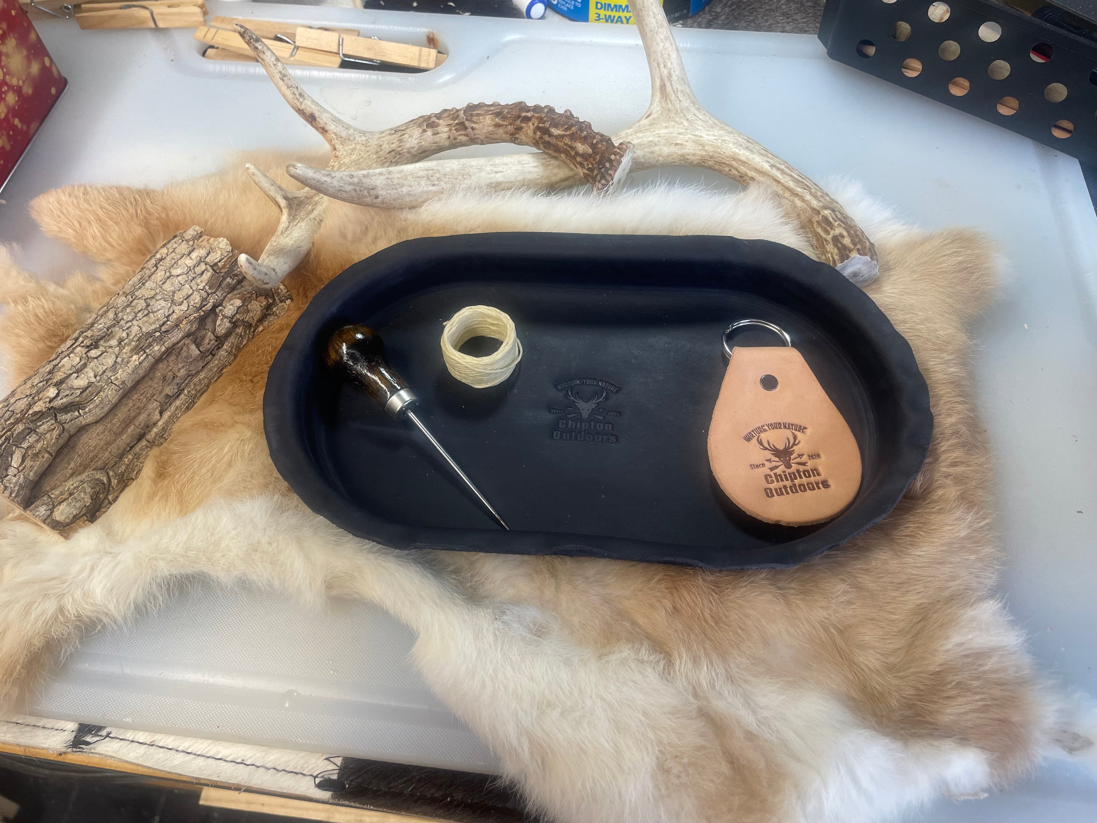 Hand made leather valet - Black