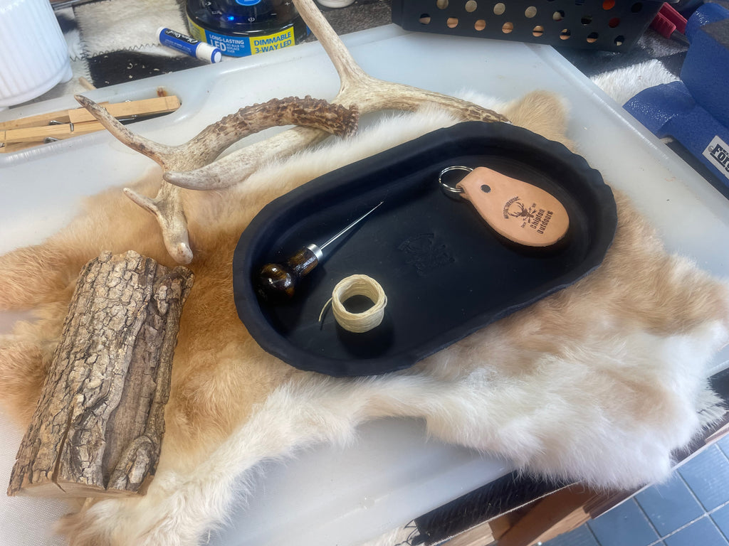 Hand made leather valet - Black