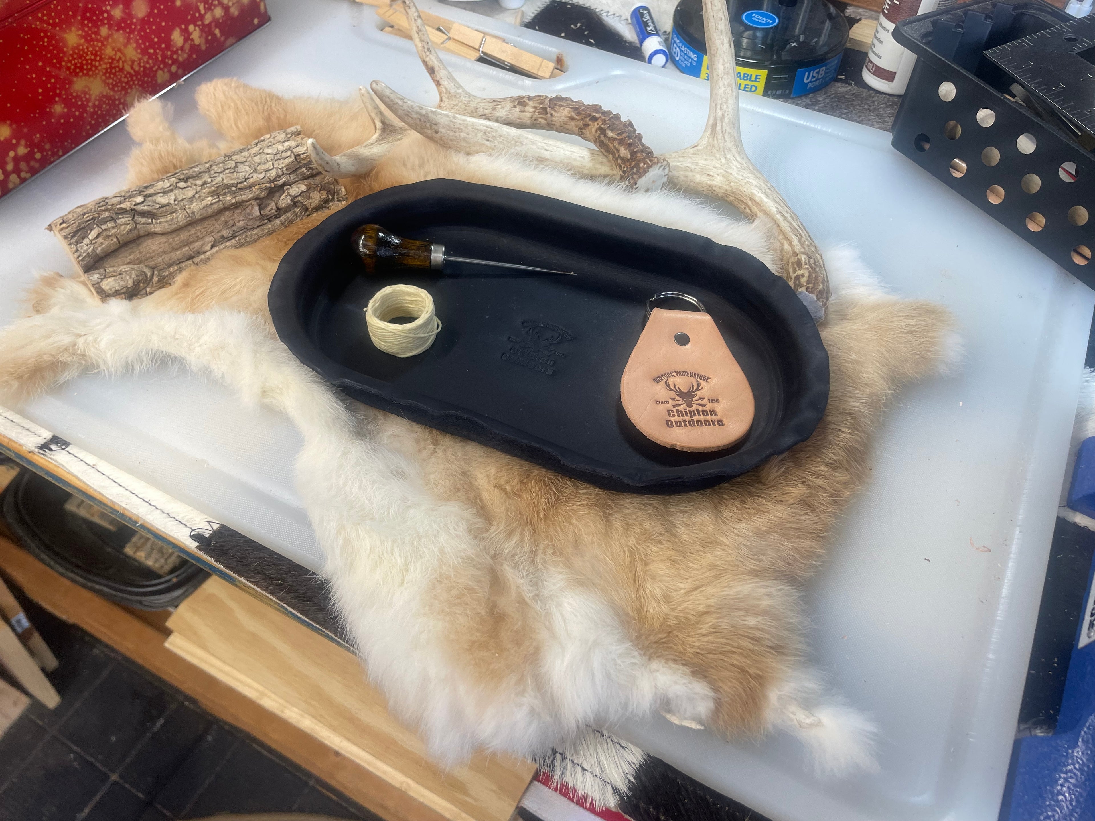 Hand made leather valet - Black